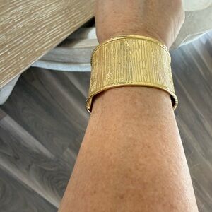 Elegant Gold Textured Bracelet